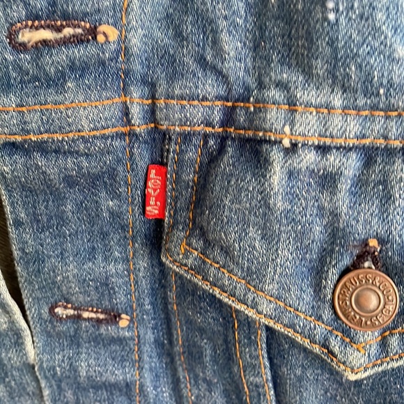 DIY Levi’s denim vest - Picture 3 of 5